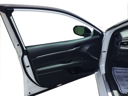 Used 2024 Toyota Camry FWD image 19
