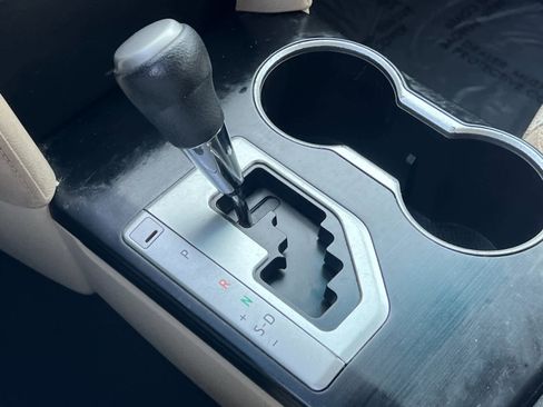 Used 2014 Toyota Camry L image 21