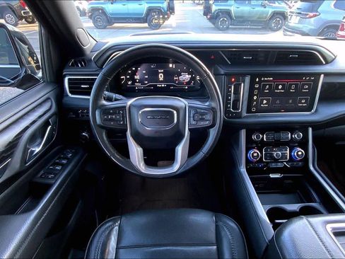 Used 2023 GMC Yukon XL Denali AWD/4WD image 6