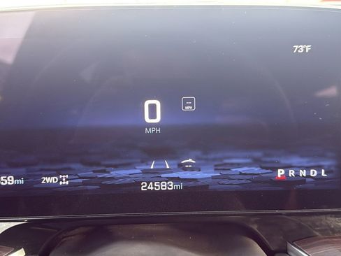 Used 2025 Chevrolet Suburban Z71 image 29