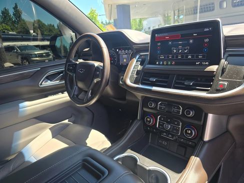 Used 2021 Chevrolet Tahoe Z71 w/ Luxury Package AWD/4WD image 10