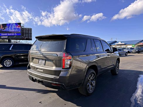 Used 2021 Chevrolet Tahoe Z71 w/ Z71 Signature Package image 9