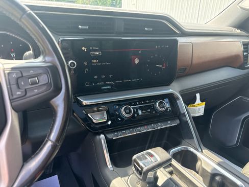 Used 2022 GMC Sierra 1500 Denali AWD/4WD image 18