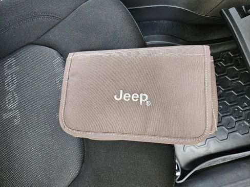 Used 2017 Jeep Renegade Sport w/ Power & Air Group AWD/4WD image 22