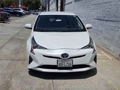 Used 2017 Toyota Prius Three FWD image 2