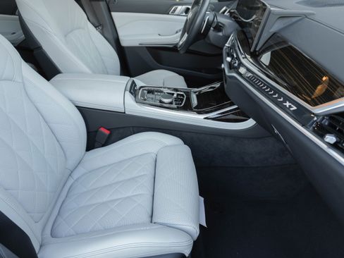 Certified 2025 BMW X7 xDrive40i image 12