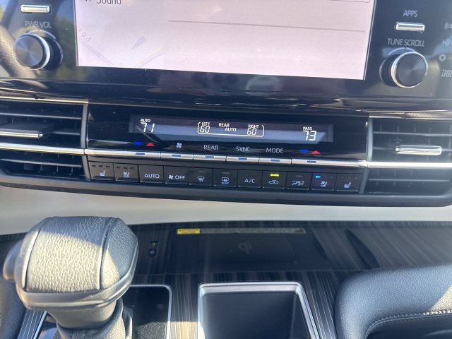 Used 2023 Toyota Sienna Platinum FWD image 19