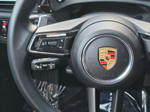Certified 2025 Porsche Macan AWD/4WD image 16