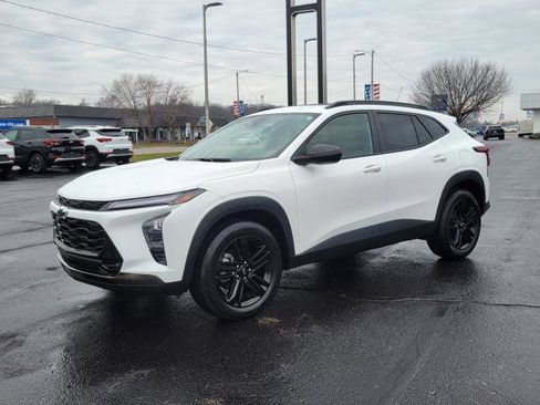 Used 2024 Chevrolet Trax ACTIV w/ Sunroof Package image 4