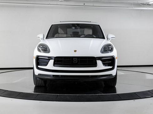 Certified 2025 Porsche Macan image 10