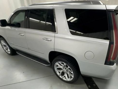 Used 2020 Cadillac Escalade Premium Luxury AWD/4WD image 6