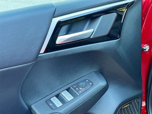 New 2025 Mitsubishi Outlander SE image 18