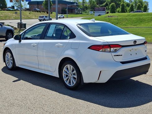 Used 2026 Toyota Corolla LE w/ LE Premium Package FWD image 4