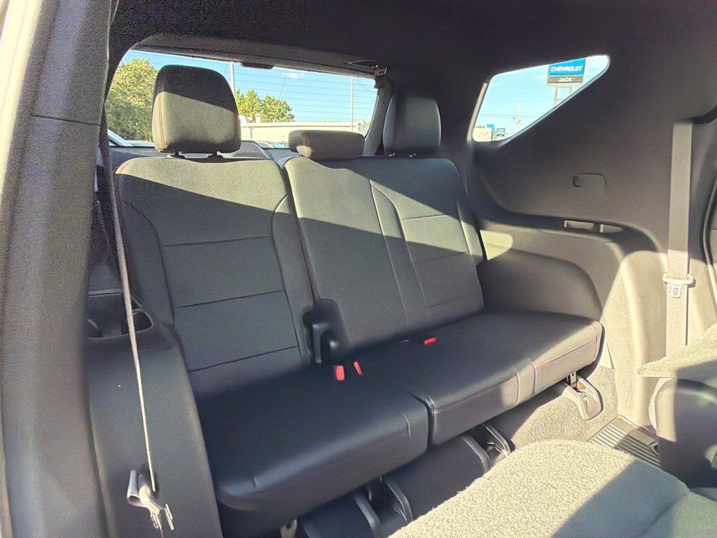 Used 2024 Chevrolet Traverse RS w/ LPO, Floor Liner Package AWD/4WD image 33