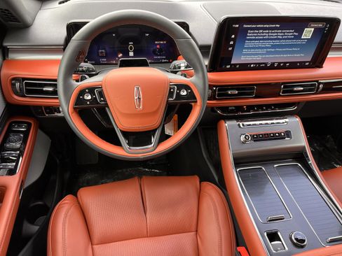 Used 2026 Lincoln Aviator Reserve image 9