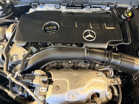 Used 2023 Mercedes-Benz GLB 250 4MATIC image 39