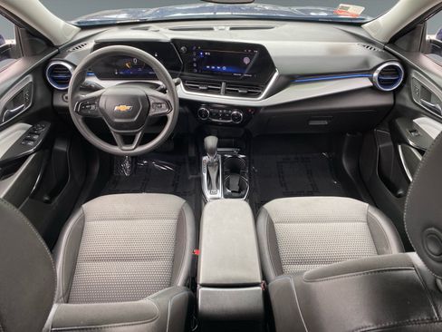 Used 2024 Chevrolet Trax LT FWD image 10