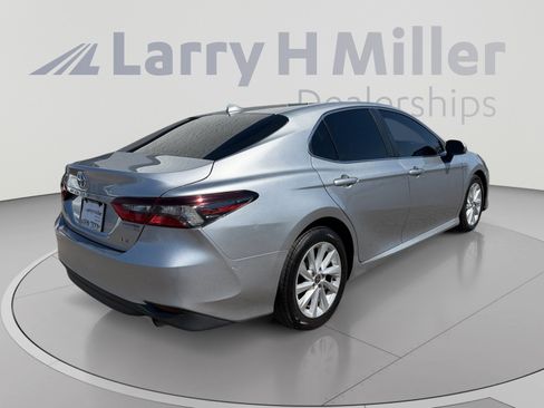 Used 2023 Toyota Camry LE FWD image 5