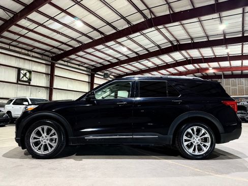 Used 2021 Ford Explorer Limited w/ Equipment Group 301A RWD image 8