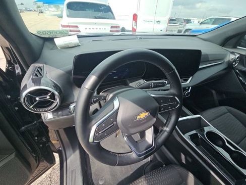 Used 2025 Chevrolet Equinox LT FWD image 6