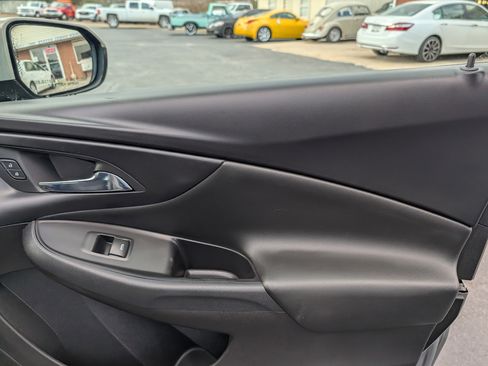 Used 2017 Chevrolet Volt LT w/ Comfort Package image 27