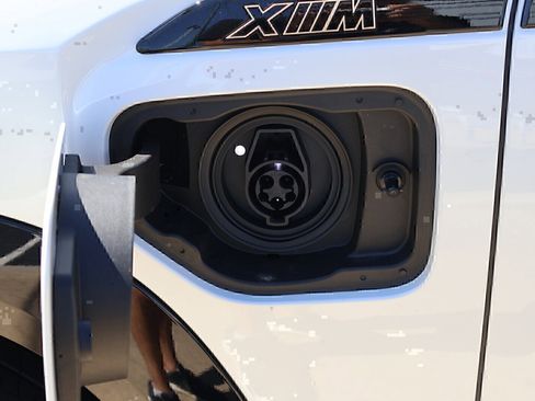 Used 2024 BMW XM image 8