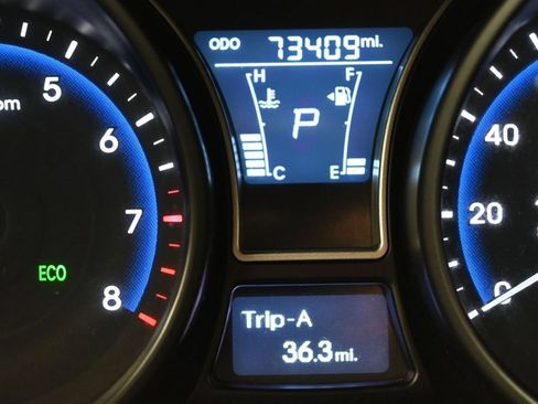 Used 2015 Hyundai Veloster Turbo FWD image 16