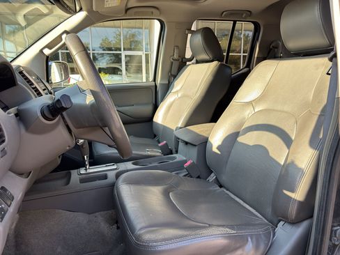 Used 2012 Nissan Frontier SL w/ Moonroof Pkg AWD/4WD image 12