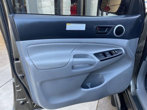 Used 2015 Toyota Tacoma PreRunner w/ TRD Off-Road Package RWD image 28