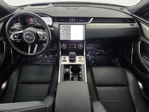 Certified 2024 Jaguar XF R-Dynamic SE image 4