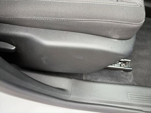 Used 2025 Chevrolet Equinox LT FWD image 34