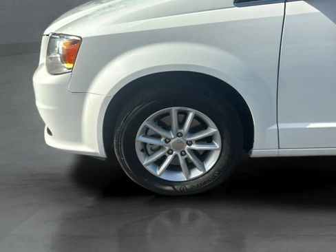 Used 2019 Dodge Grand Caravan SXT FWD image 25