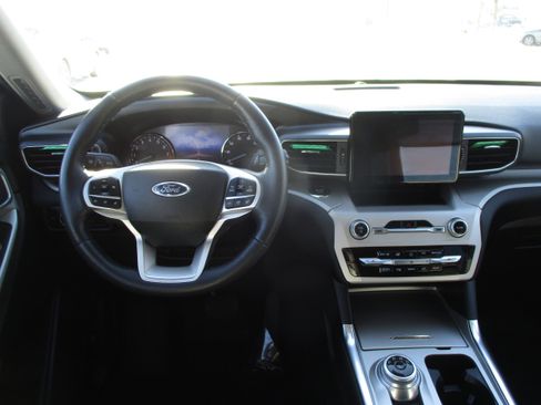 Used 2023 Ford Explorer XLT w/ Equipment Group 202A image 17
