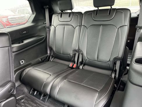 Used 2025 Jeep Grand Cherokee L Limited w/ Luxury Tech Group II image 17