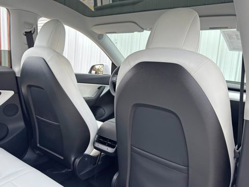 Used 2020 Tesla Model Y Long Range image 38