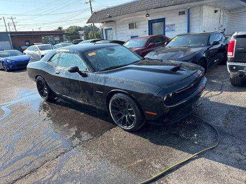 Used 2021 Dodge Challenger R/T RWD image 2