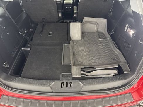 Used 2021 Ford Explorer XLT w/ Equipment Group 202A AWD/4WD image 13