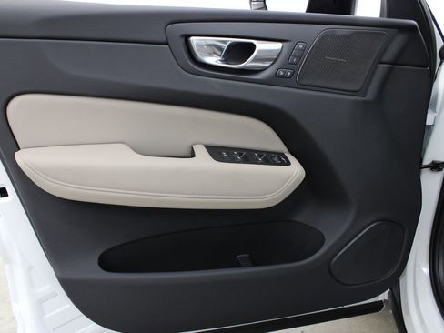 New 2026 Volvo XC60 B5 Plus w/ Protection Package Premier AWD/4WD image 17