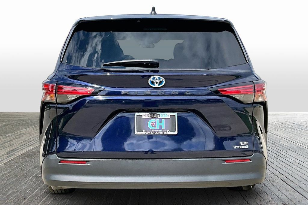 Used 2022 Toyota Sienna LE FWD image 4