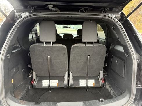 Used 2018 Ford Explorer XLT image 39