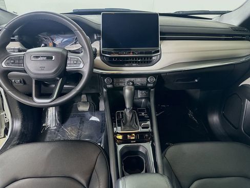 Used 2024 Jeep Compass Limited image 18