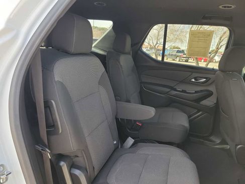 Used 2023 Chevrolet Traverse LT image 13
