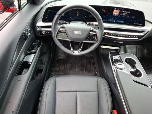 Certified 2024 Cadillac Lyriq Luxury AWD/4WD image 23