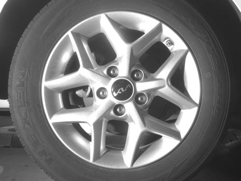 Used 2025 Kia Soul LX w/ LX Technology Package FWD image 12