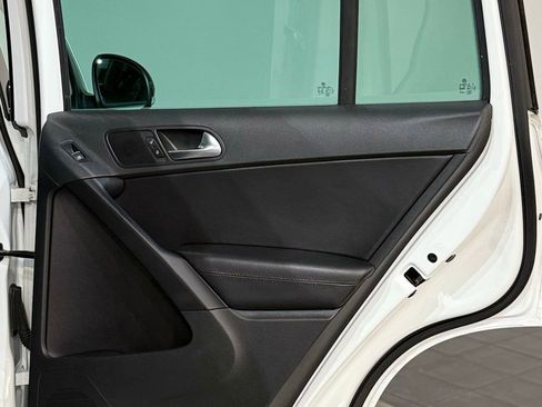 Used 2017 Volkswagen Tiguan Sport image 61