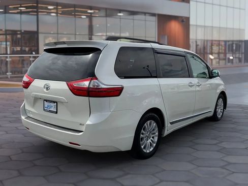 Used 2016 Toyota Sienna XLE image 12