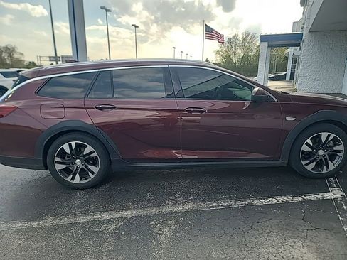 Used 2018 Buick Regal Preferred w/ Sights and Sounds Package AWD/4WD image 6