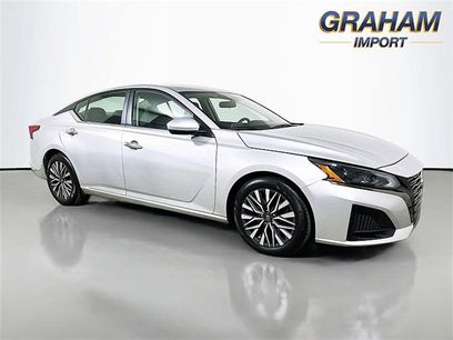 Used 2023 Nissan Altima 2.5 SV