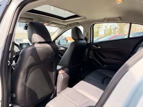 Used 2018 MAZDA MAZDA3 Touring image 15