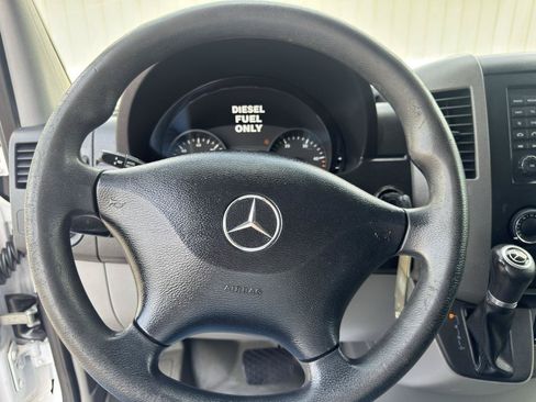 Used 2014 Mercedes-Benz Sprinter 2500 image 12